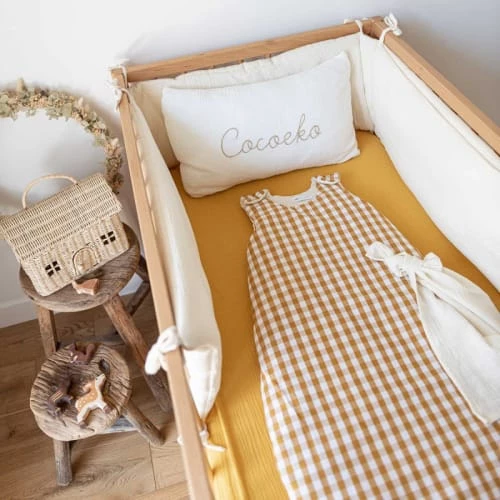 Cocoeko Linge De Lit Bébé Drap Housse Gaze De Coton Moutarde (70 X 140 Cm) 4 Cocoeko Linge De Lit Bébé Drap Housse Gaze De Coton Moutarde (70 X 140 Cm) – Image 2