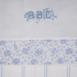 Laura Ashley Baby Linge De Lit Bébé Parure De Lit 3 Pc-2 Draps 120x180 Cm Et 1 TO 35x50 Cm Alphabet Bleu -Linge de lit bébé Soldes parure de lit 3 pc 2 draps 120x180 cm et 1 to 35x50 cm alphabet bleu 2
