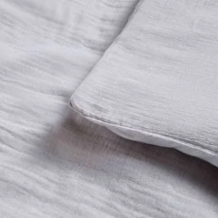 Baby Fox Linge De Lit Bébé Parure De Lit Double Gaze De Coton Bio Gris Perle 100x140cm 10 Baby Fox Linge De Lit Bébé Parure De Lit Double Gaze De Coton Bio Gris Perle 100x140cm -Linge de lit bébé Soldes parure de lit double gaze de coton bio gris perle 100x140cm 7