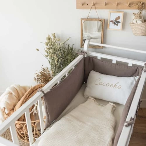 Cocoeko Tours De Lit Bébé Tour De Lit En Double Gaze De Coton Taupe 5 Cocoeko Tours De Lit Bébé Tour De Lit En Double Gaze De Coton Taupe – Image 3